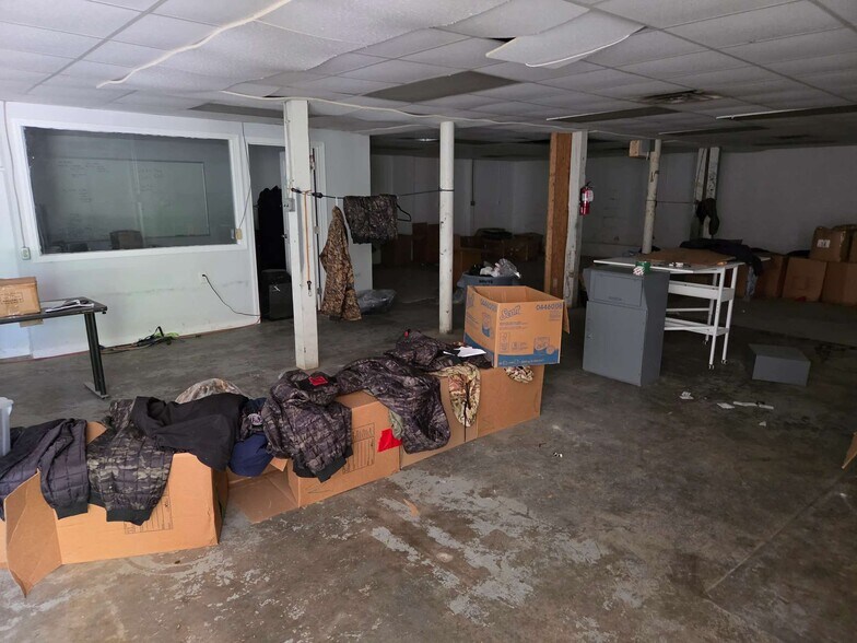 More Photos Of 525 Gillespie St, Fayetteville Showroom For Sale