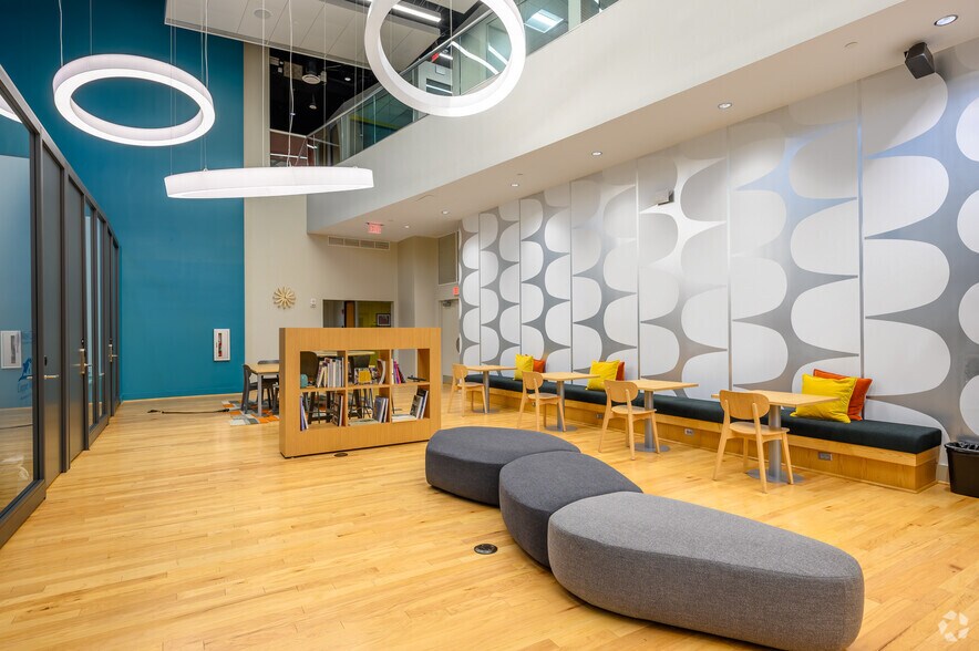 More Photos Of 1100 Wilson Blvd, Arlington Office For Lease