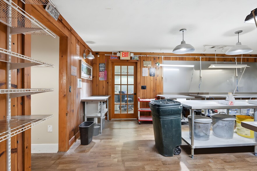 More Photos Of 3365 Thompson Bridge Rd, Gainesville Freestanding For Sale