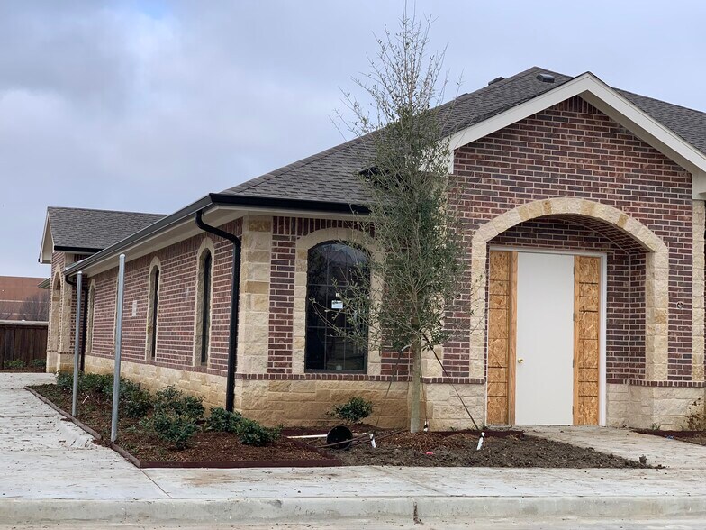 More Photos Of 1707 E Beltline Rd, Coppell Medical For Sale