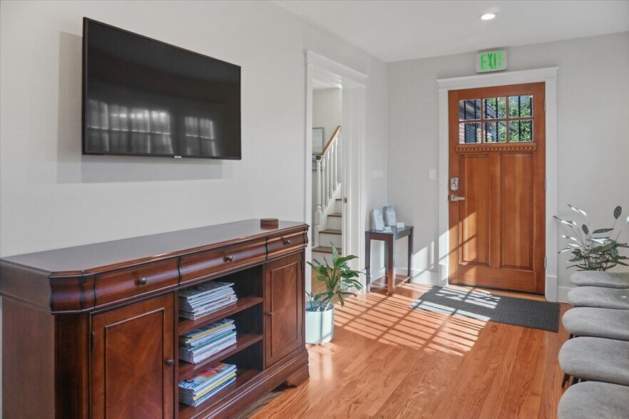 More Photos Of 1191 E Walnut St, Pasadena Office Residential For Lease