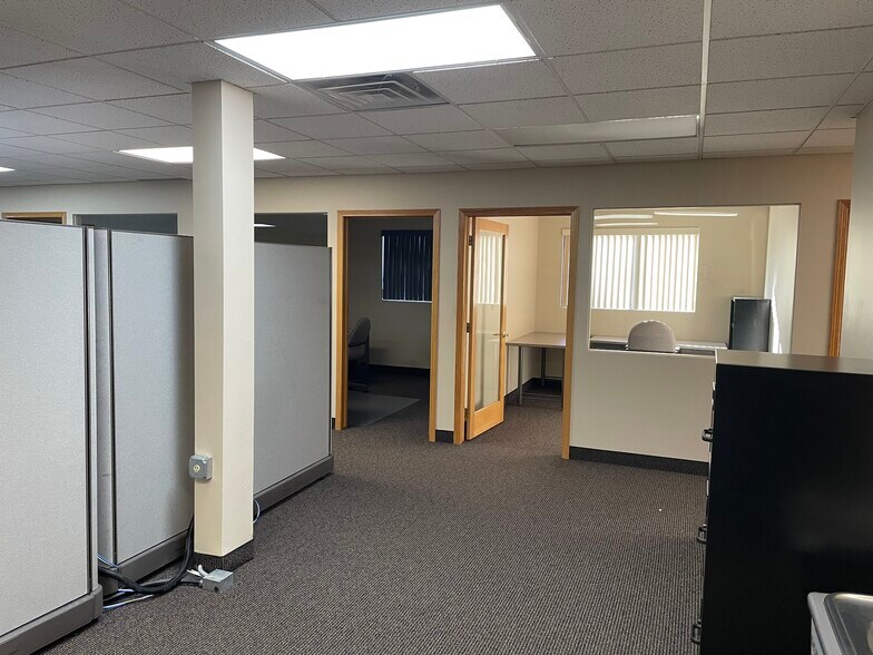 More Photos Of 231 Main St, Elk River Office For Lease