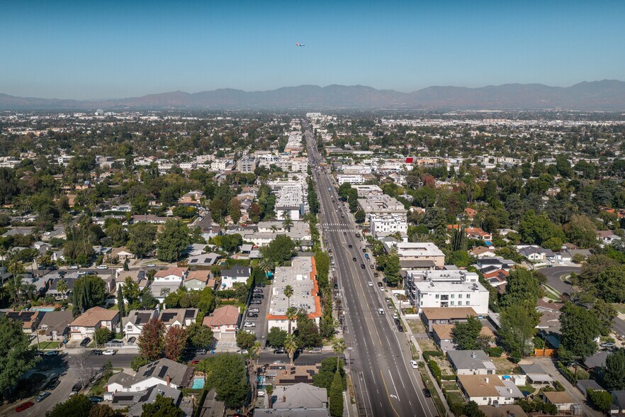 More Photos Of 6121 Woodman Ave, Van Nuys Apartments For Sale