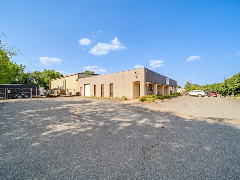 More Photos Of 4400 Republic Ct, Concord Warehouse For Lease
