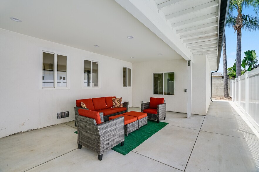 More Photos Of 7008 Encino Ave, Van Nuys Apartments For Sale