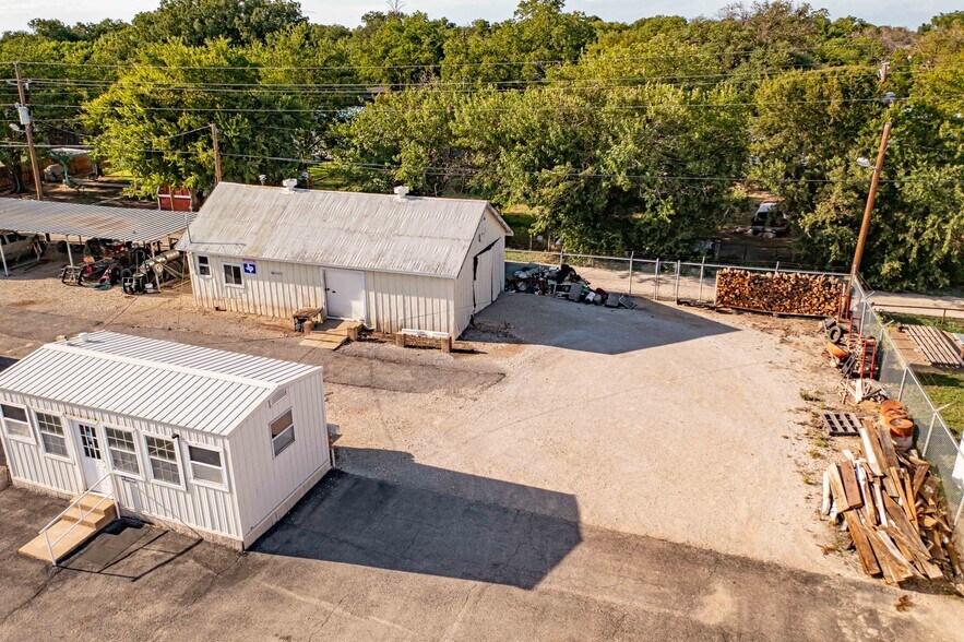 More Photos Of 1112 W Main St, Olney Office For Sale