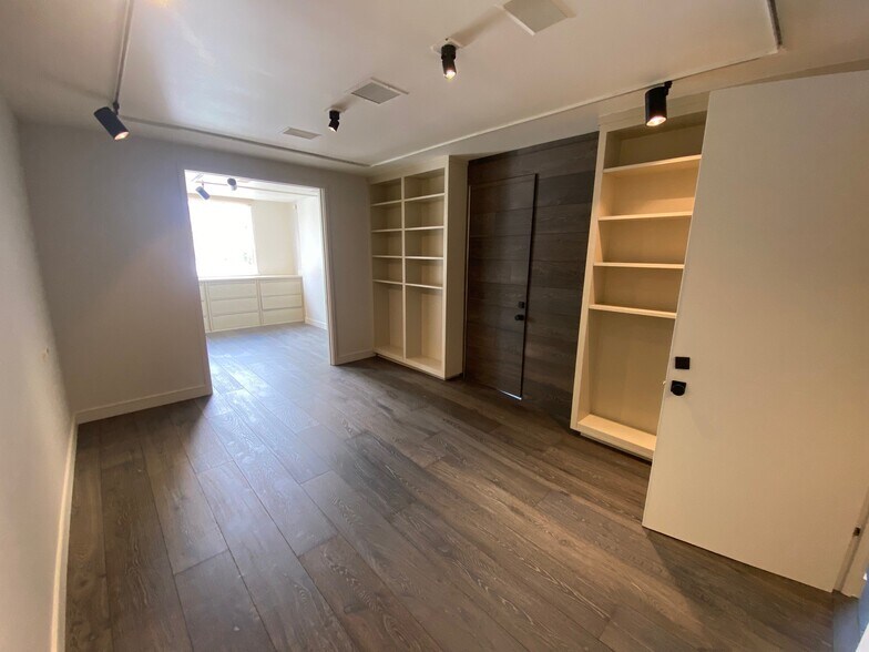 More Photos Of 101-109 S Robertson Blvd, Los Angeles Loft Creative Space For Lease
