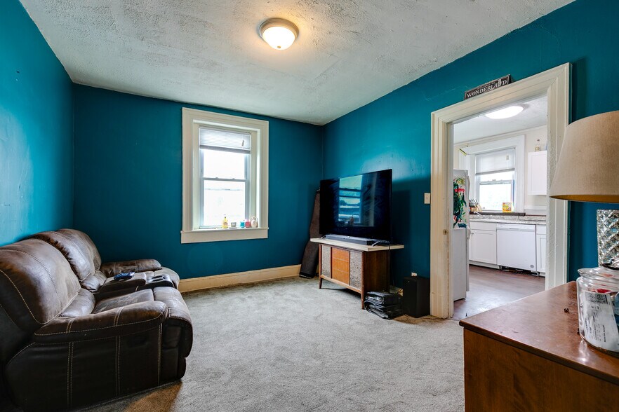 More Photos Of 705 Richmond Hwy, Richmond Showroom For Sale