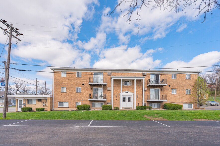 Primary Photo Of 10916 Reading Rd, Cincinnati Apartments For Sale