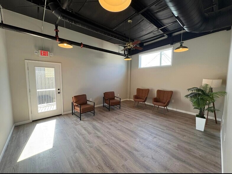 More Photos Of 300 W Jennings St, Newburgh Freestanding For Lease