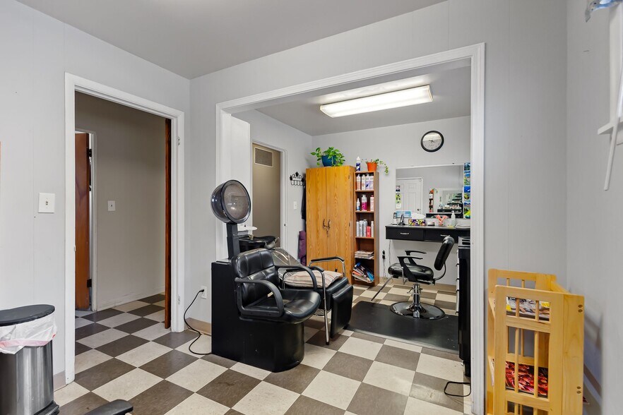 More Photos Of 216 N 40th Ave, Yakima Freestanding For Lease