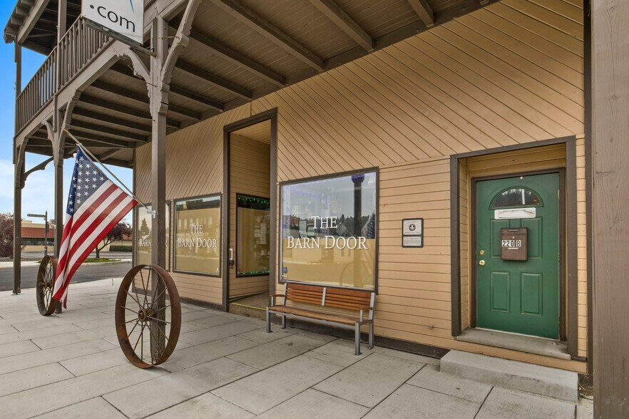 More Photos Of 220 E 1st St, Cle Elum General Retail For Sale