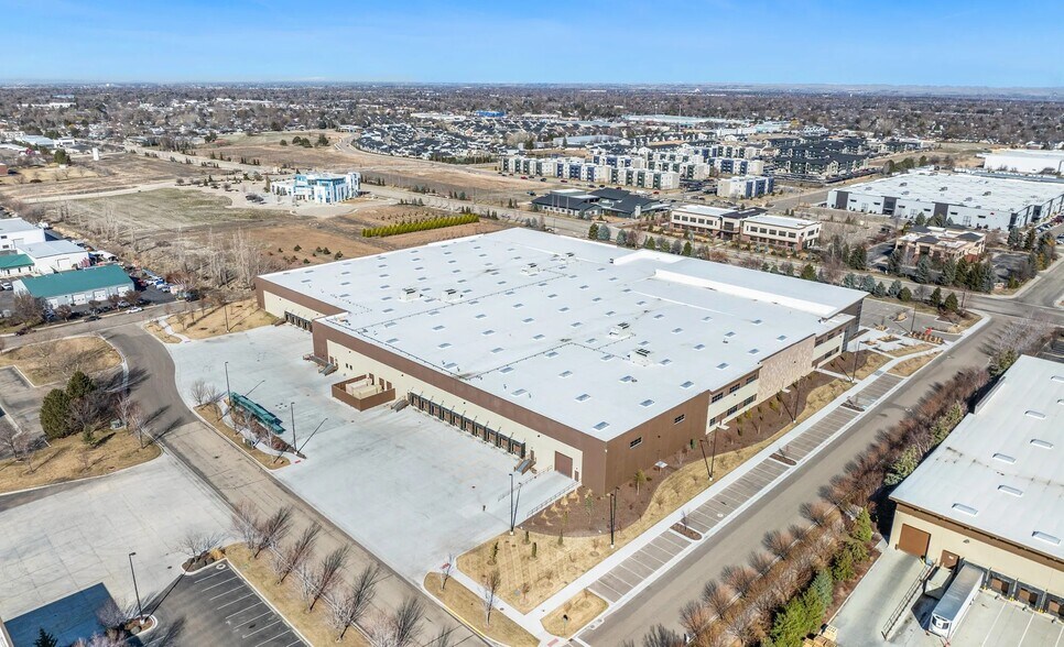 More Photos Of 2499 E Pine Ave, Meridian Warehouse For Lease