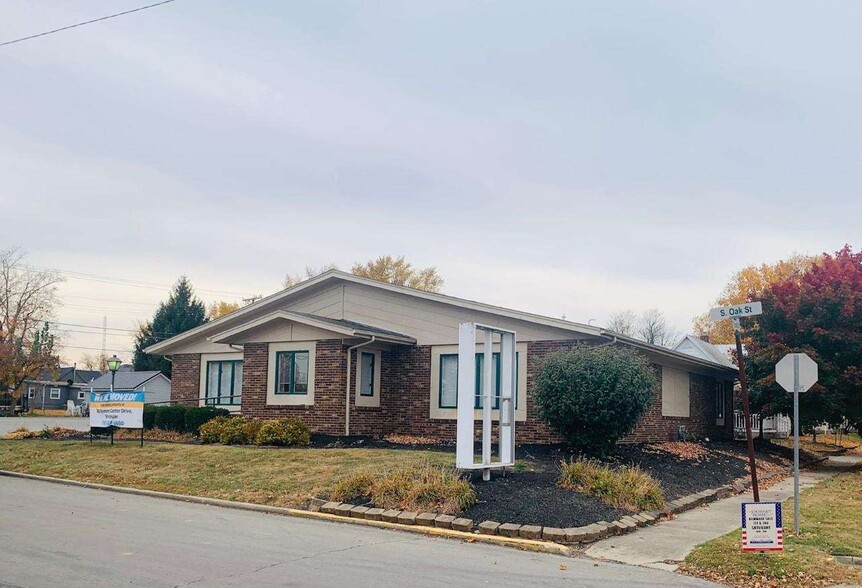 Primary Photo Of 400 S Oak St, Winchester Office For Sale