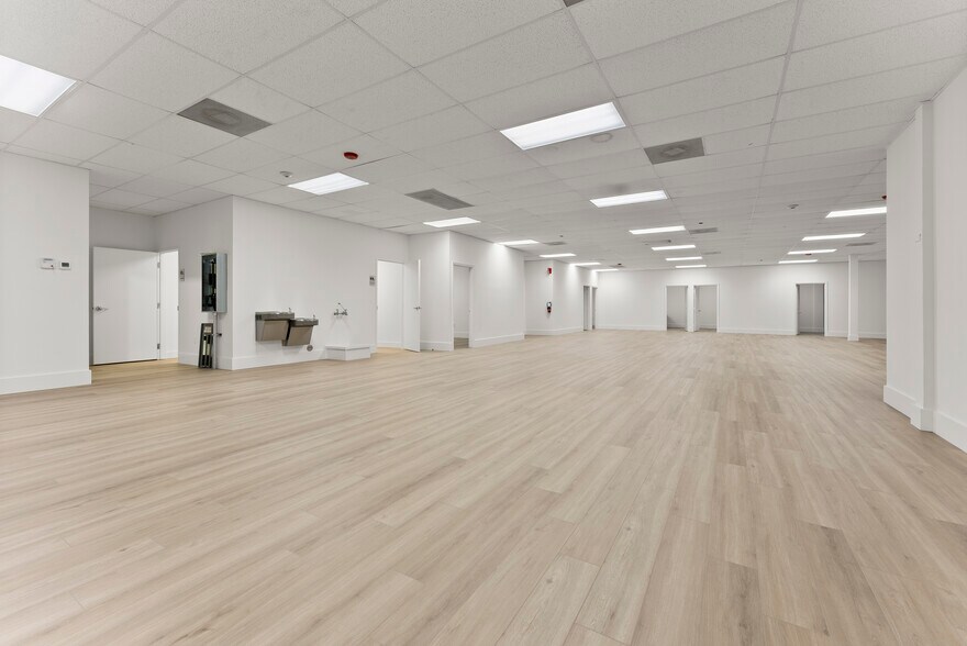 More Photos Of 2000 N Federal Hwy, Delray Beach General Retail For Lease