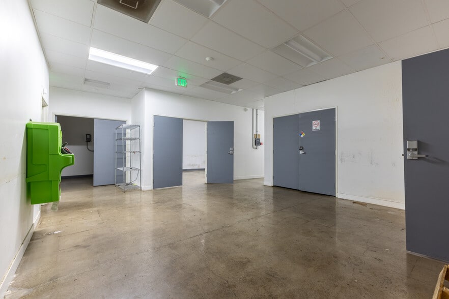 More Photos Of 3520 Cadillac Ave, Costa Mesa Distribution For Lease