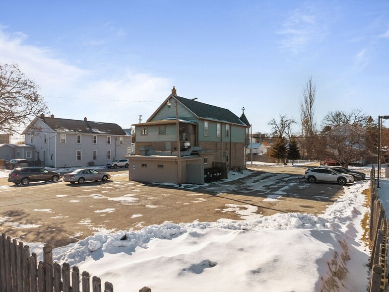 More Photos Of 344 Bowen St, Oshkosh Restaurant For Sale