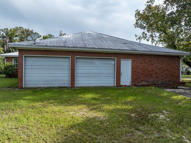 More Photos Of 164 NE Laguna Dr, Lake City Office For Sale