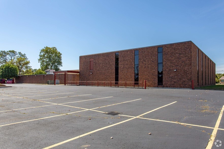 More Photos Of 600 N Union Blvd, Englewood Office For Lease