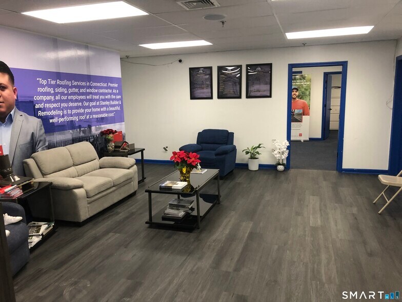 More Photos Of 400 Chapel Rd, South Windsor Flex For Sale