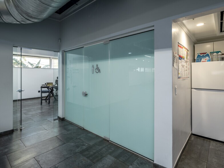 More Photos Of 50 NE 179th St, Miami Manufacturing For Lease