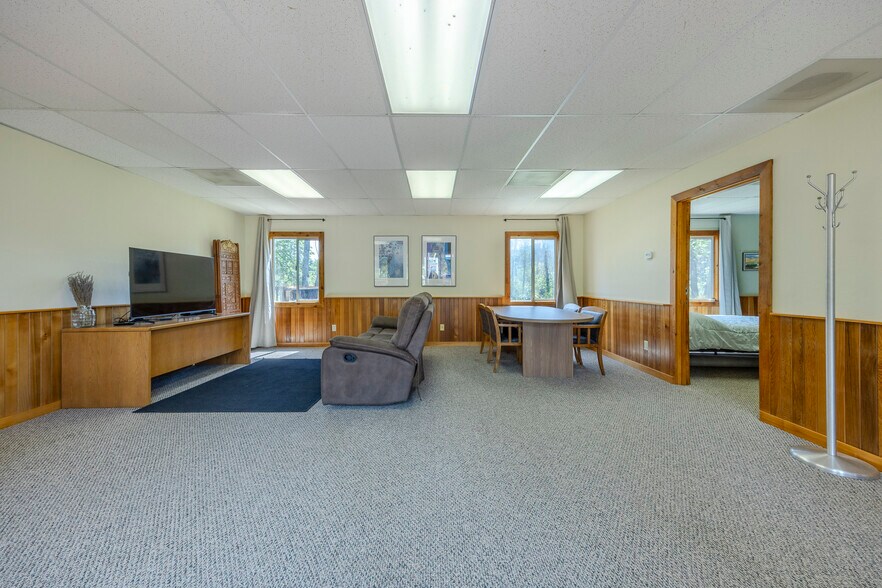 More Photos Of 45632 McKenzie Hwy, Vida Flex For Sale