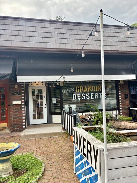 More Photos Of 3666-3672 Erie Ave, Cincinnati Restaurant For Lease