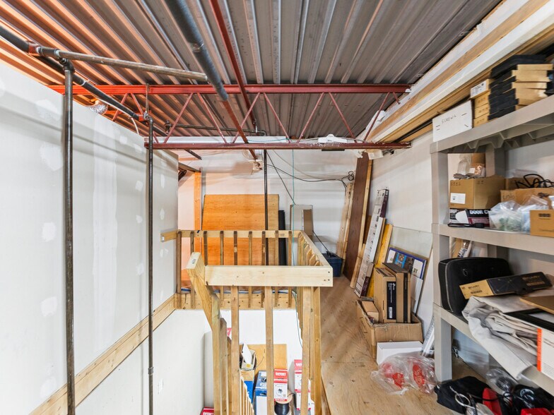 More Photos Of 175 W Beaver Creek Rd, Richmond Hill Light Distribution For Sale