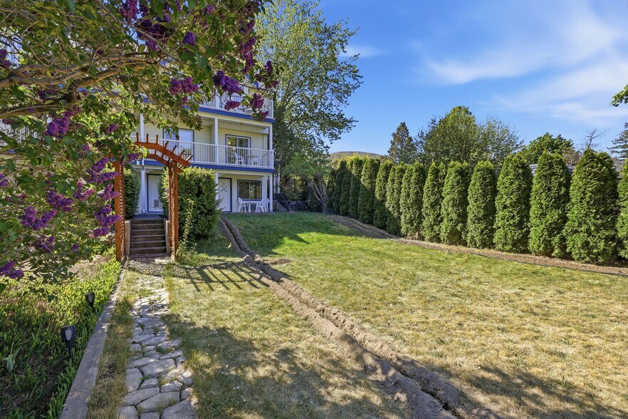 More Photos Of 7001 Savona Access Rd, Thompson-Nicola Hotel For Sale