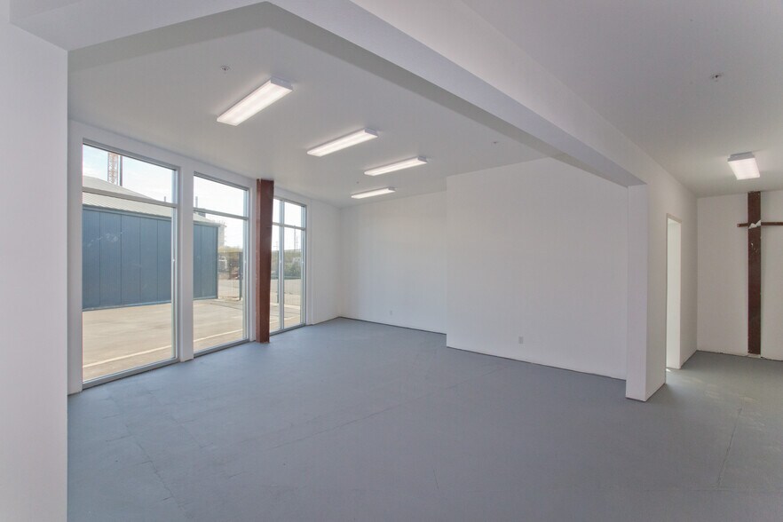 More Photos Of 1908-1950 Innes Ave, San Francisco Distribution For Sale