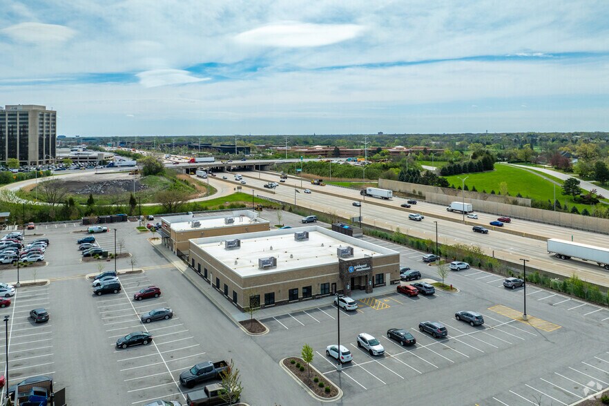 More Photos Of 1755 W 22nd St, Oak Brook General Retail For Lease