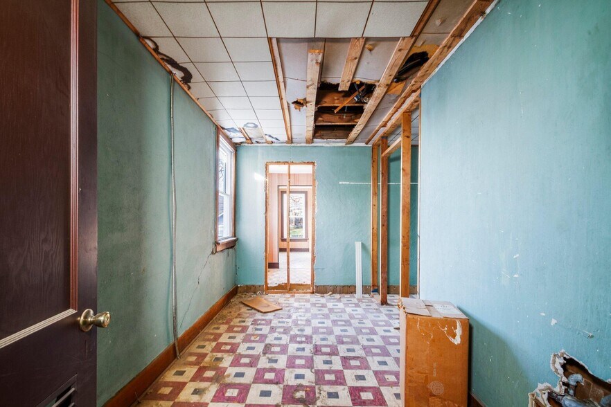 More Photos Of 333 Main St, Gainesville Office For Sale