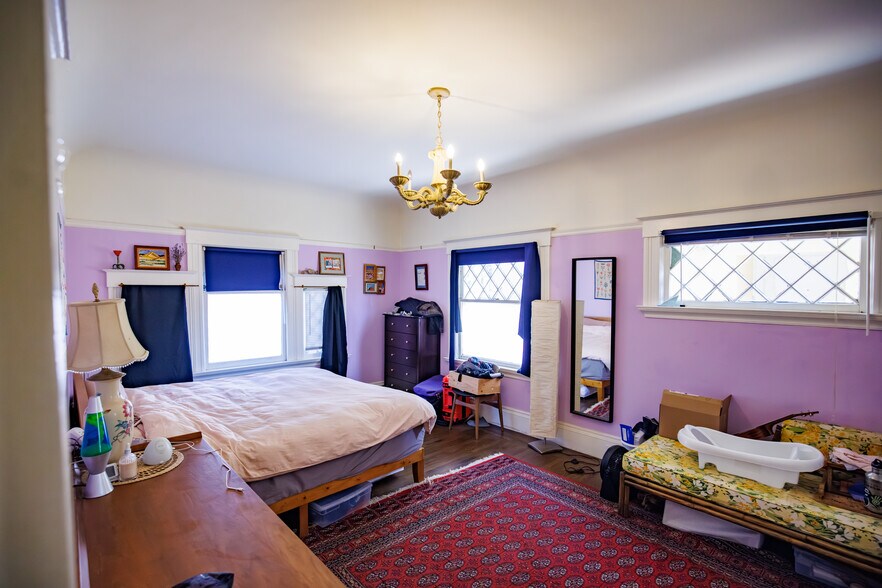 More Photos Of 667 10th St, Oakland Multifamily For Sale