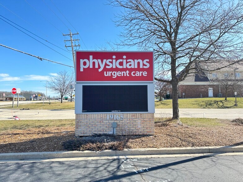 More Photos Of 19165 W Bluemound Rd, Brookfield Freestanding For Lease