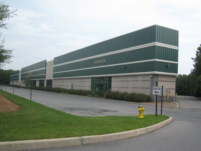 More Photos Of 5050 Veterans Memorial Hwy, Holbrook Showroom For Sale