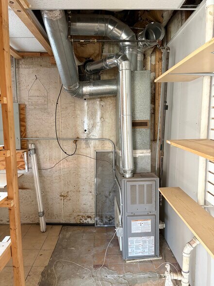 More Photos Of 1601-1603 Woodland Ave, Duluth Storefront Retail Residential For Lease