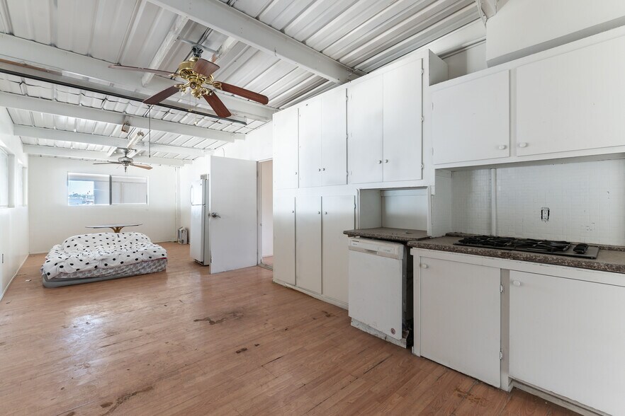 More Photos Of 2272 Crestline Loop, North Las Vegas Auto Repair For Sale