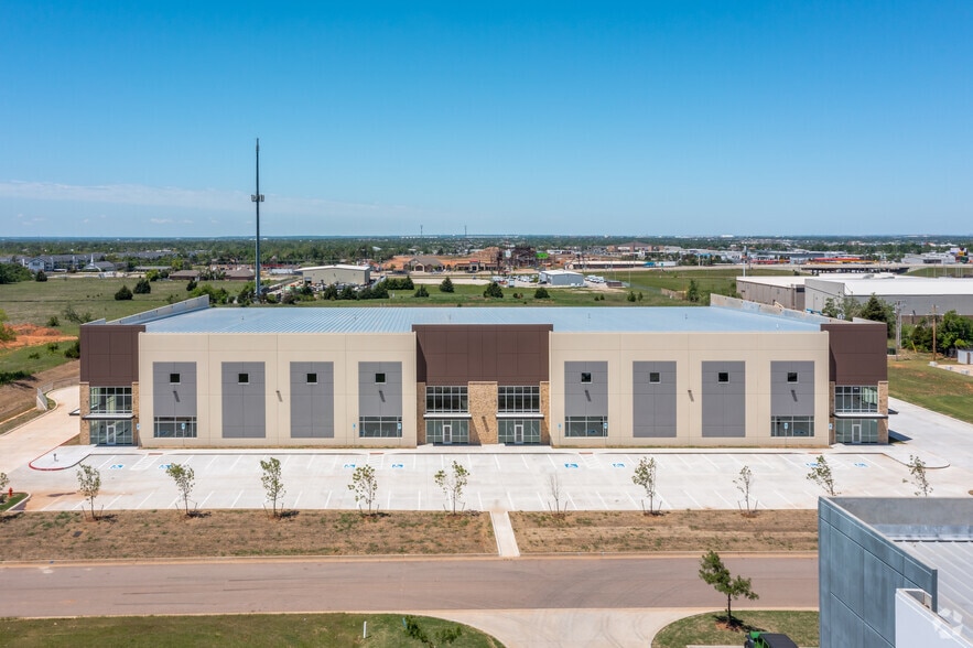 More Photos Of 9201 Polaris Dr, Oklahoma City Distribution For Lease