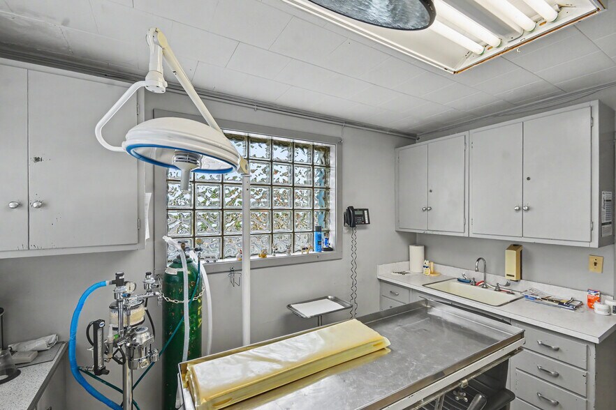 More Photos Of 317 Highway 35 N, Neptune City Veterinarian Kennel For Sale