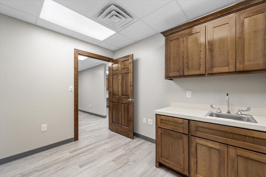 More Photos Of 2415 W Main St, Gun Barrel City Medical For Lease