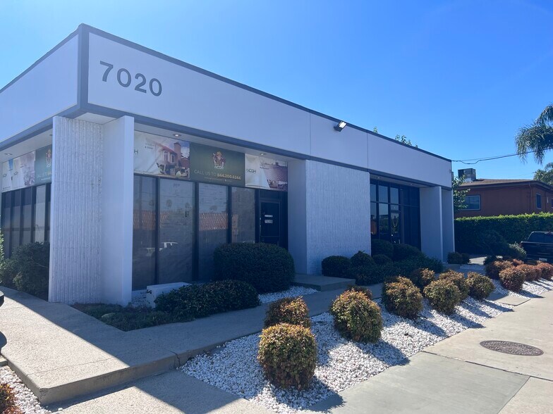 More Photos Of 7020 Hayvenhurst Ave, Van Nuys Showroom For Lease