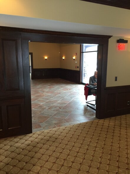 More Photos Of 10 Boice Rd, Hyde Park Medical For Sale