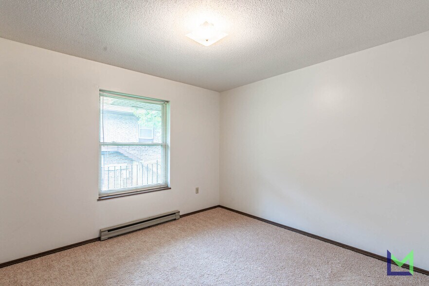 More Photos Of 1020 Washington St, Doniphan Apartments For Sale