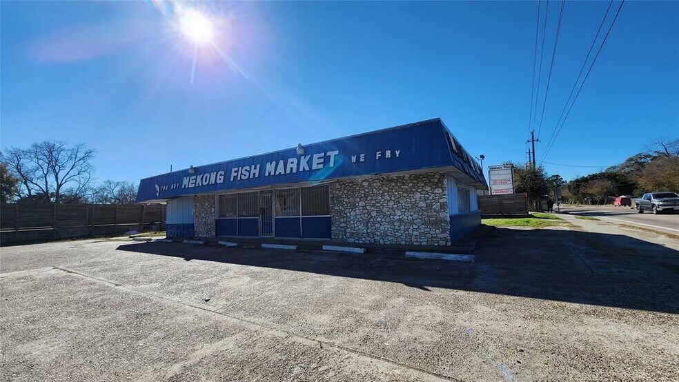 More Photos Of 7617 Jensen Dr, Houston General Retail For Sale