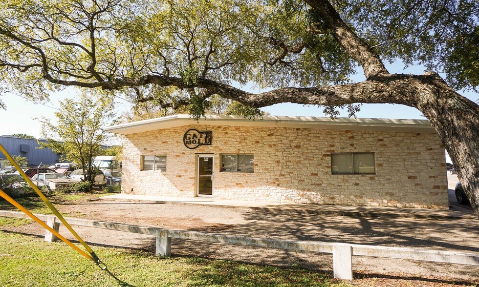 More Photos Of 1413 Sam Bass Rd, Round Rock Warehouse For Lease