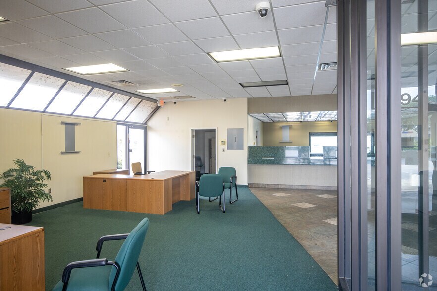 More Photos Of 894 E Semoran Blvd, Casselberry Bank For Lease