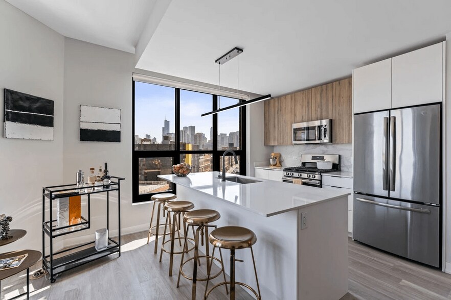 More Photos Of 730 N Milwaukee Ave, Chicago Apartments For Lease