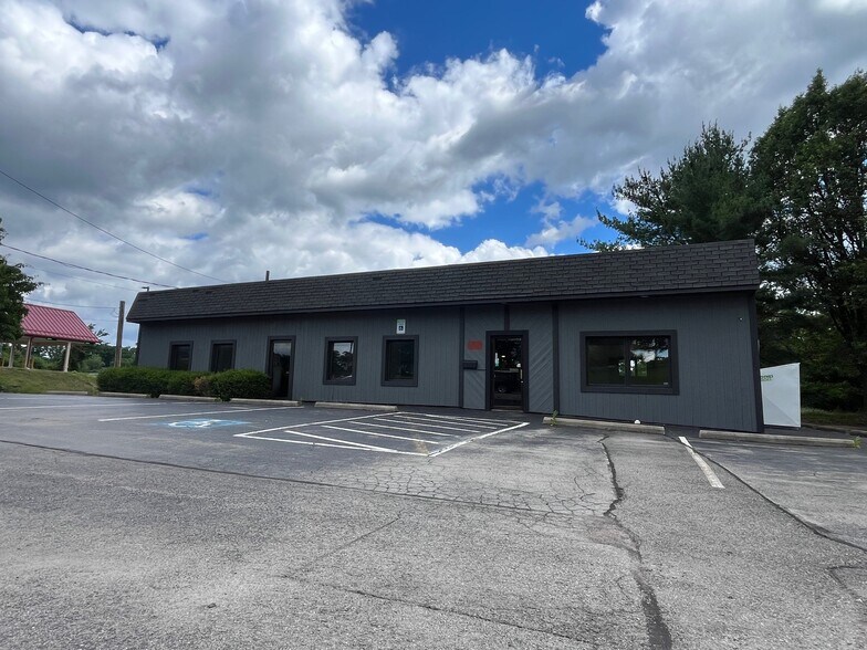 More Photos Of 168 New Castle Rd, Butler Freestanding For Sale