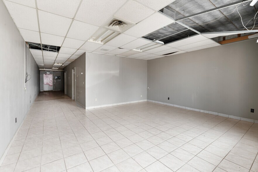 More Photos Of 2024 Dufferin Av, Wallaceburg Apartments For Sale