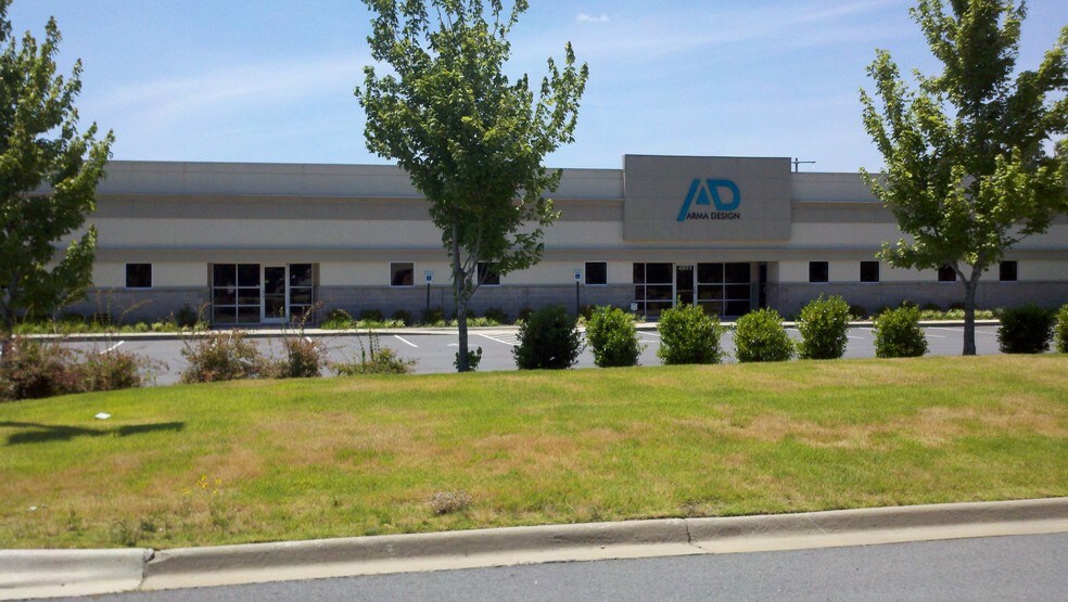 More Photos Of 4851 Northshore Ln, North Little Rock Showroom For Lease